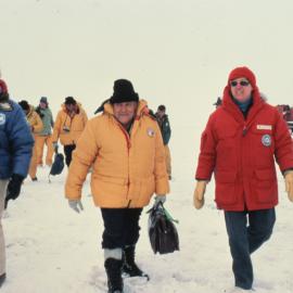 NZ Prime Minister arrives McMurdo
