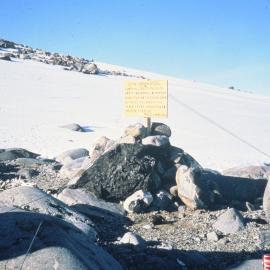 Site of plaque