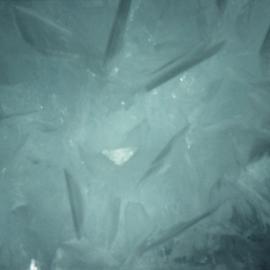 Faceted ice crystals