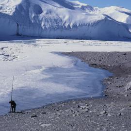 Levelling, Lake Hoare- Canada Glacier behind
