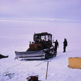 D4 being recovered from crevasse