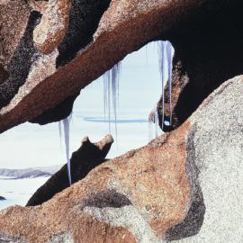 Honeycomb weathering and Porphoritic granite