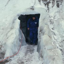 Glacier Tunnel 