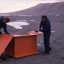 Constructng Miers flume from pre-fabricated materials
