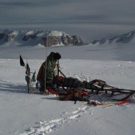 Unloading sledges 