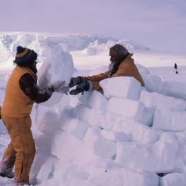 Steve Mosley & Walt Fowlie igloo building - Survival training 