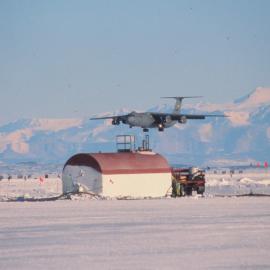 Lockheed C141B  starlifter coming into land 