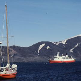 Belgian Yacht Williwaw and Lindblad Explorer