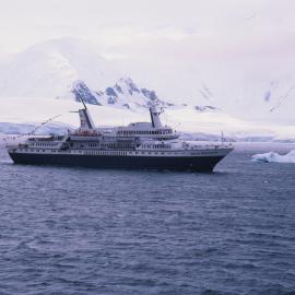 Tourist Ship World Discoverer, Dorian Bay