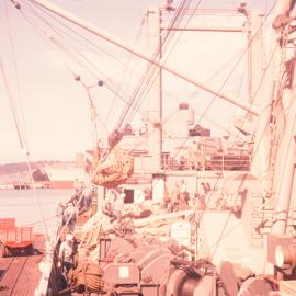 USS Arneb, Loading frozen meat