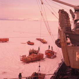 USS Arneb, Back loading at McMurdo 