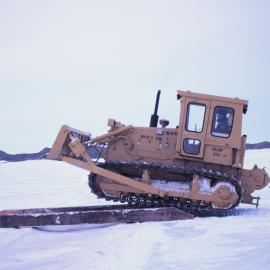 D5 Uses Bridge to Cross Ice Crack