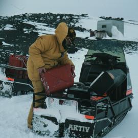 Chris Adams refuelling a Grizzly 