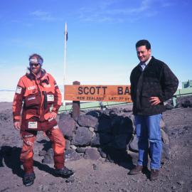 Børge Ousland at Scott base Sign