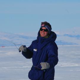Colin Fox (K131) flying a kite, Mt Discovery in the background
