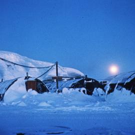 Moonlight and Snowdrift, Hallett Station