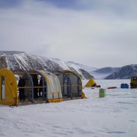 Erecting the RAC tent at Granite Harbour