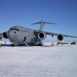 Refuelling the C17 on the ice runway