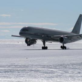 Boeing 757 on Pegasus Ice Runway 15 December 2009
