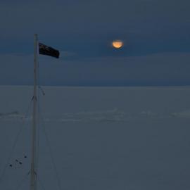 Album - 34 images of winter nights: winter moon, nacreous clouds, sunset, flagpole
