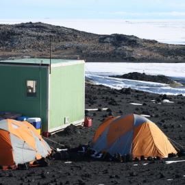 Cape Royds field camp: hut and 2 tents