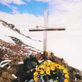 The Memorial Cross on Mount Erebus with the wreath laid for the 20th anniversary