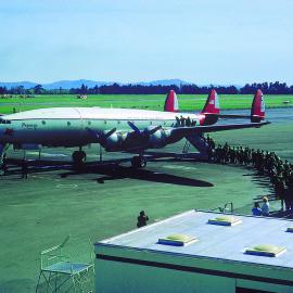 Super Constellation "Pegasus" loading passengers at Christchurch