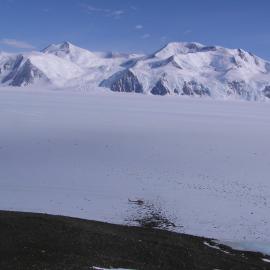 Across the Skelton Glacier to Delta Bluff