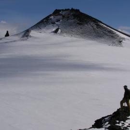 Stratified deposits of volcanic tuff, Riviera Ridge, Mt Morning