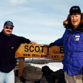 Lou Sanson and Sir Edmund Hillary at the Scott Base sign