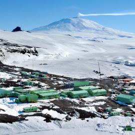 Scott Base November 2004, showing the Hillary field Centre under construction