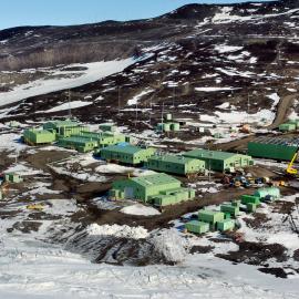 An aerial photo of the base showing the Hillary Field Centre, the largest construction project undertaken at Scott Base in November 2004