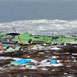 An aerial photo of the base showing the Hillary Field Centre, the largest construction project undertaken at Scott Base in November 2004