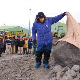 Sir Edmund Hillary unveiling a plaque for the Hillary Field Centre