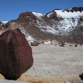 Scattered blocks of dolerite on Beacon sandstone, Kennar Valley