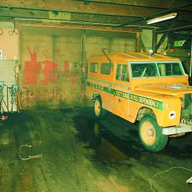 Garage with landrover