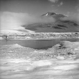 Choosing Site for Scott base