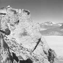Coarse roundstone conglomerate in Beacon sandstone