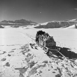 Sledge in soft snow on Skelton Glacier (Southern Survey Trip)