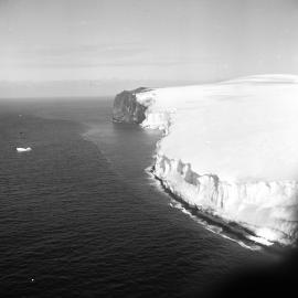 Balleny Islands: Franklin Island