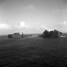 Balleny Islands: Sabrina Island 