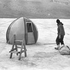 Lake Bonney Hut