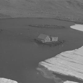 Lake Bonney Hut 