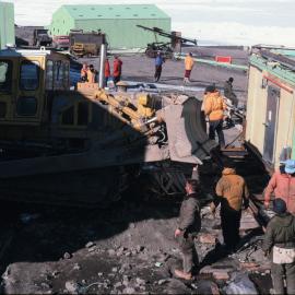 Moving 'A' Hut, Scott Base