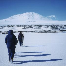 Walking to Terra Nova Hut