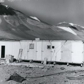 Vanda Station- new living hut