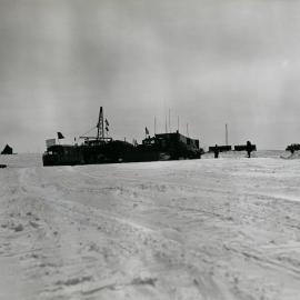 Vehicles of the Byrd to Pole travers ready to leave