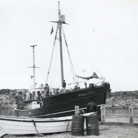 Reserach Vessel Hero at Palmer pier