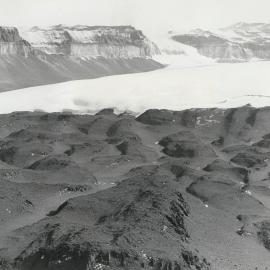 The Labarynth (foreground) and the Wright Upper Glacier