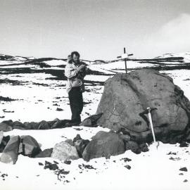 Hansons Cross, Cape Adare